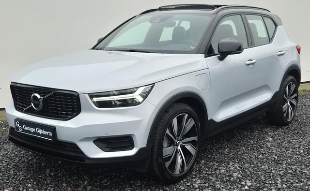Volvo XC40 1.5 T4 Recharge R-Design Panorama Dak - 20" Wielen - Two Tone - Camera achter - Smartphone lader - Privacy Glass - Climate - MY 2022.