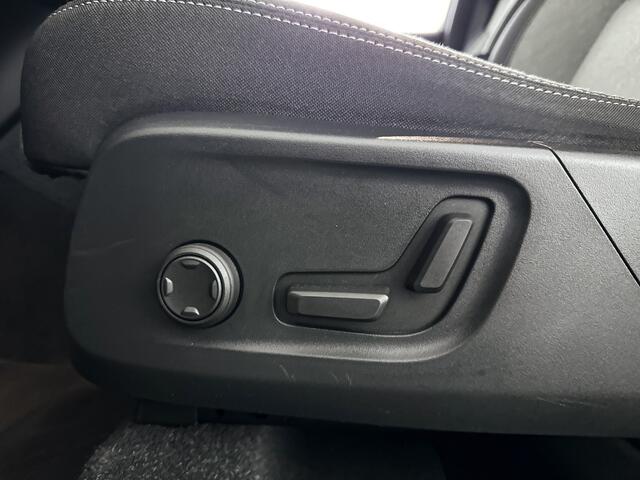 Volvo XC40 T4 Plug-in hybrid Plus Dark | Parkeercamera | Stoel- en Stuurverwarming | Trekhaak