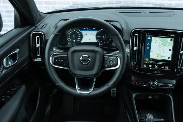 Volvo XC40 1.5 T4 Recharge R-Design | Plug-in Hybrid (PHEV) | Achteruitrijcamera | Navigatie | Apple Carplay | Android Auto | Stoelverwarming | Elektrische Achterklep |