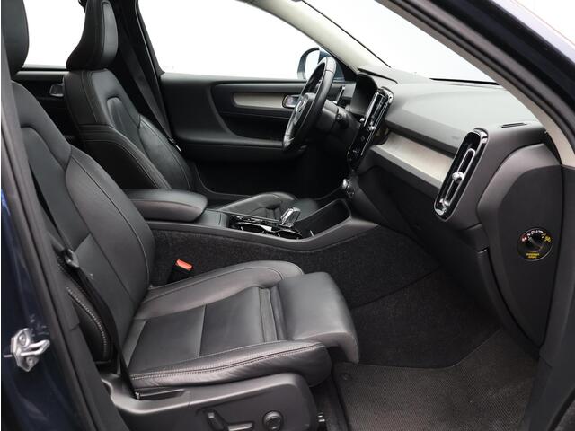 Volvo XC40 2.0 T4 Inscription / Trekhaak / Panoramadak / 360 Camera / Elektrisch Verst. Stoelen / Adaptive Cruise / Lederen Bekleding / BLIS / Keyless /