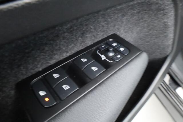 Volvo XC40 1.5 T4 Recharge R design | CarPlay | Adapt. Cruise | Navi | Stoel-Stuurverw. | Camera