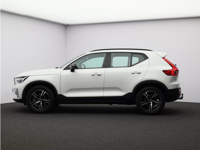 Volvo XC40 2.0 B4 Plus Dark / Trekhaak / Stoel+stuur+voorruitverwarming / Harman Kardon / Elektr. bed. stoelen