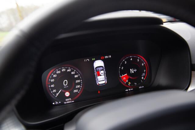 Volvo XC40 1.5 T3 Momentum , Achteruitrijcamera, Cruise control, Navigatie,