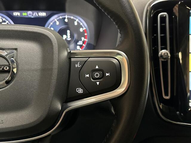 Volvo XC40 1.5 T2 Sport Automaat (APPLE CARPLAY, GROOT NAVI, CAMERA, STUUR/STOELVERWARMING, GETINT GLAS, SPORTSTOELEN, KEYLESS, NIEUWE APK, NIEUWSTAAT)