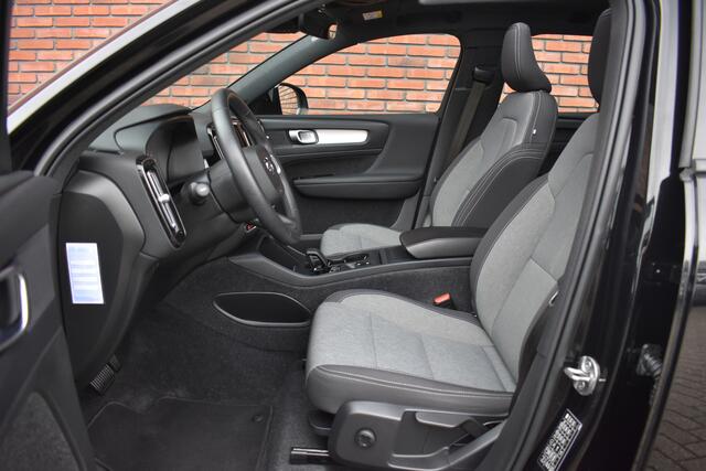 Volvo XC40 B3 177PK Momentum Business | Schuif-/kanteldak | Climate Pack | Park Assist Pack |