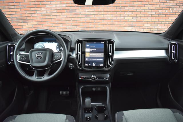 Volvo XC40 B3 177PK Momentum Business | Schuif-/kanteldak | Climate Pack | Park Assist Pack |
