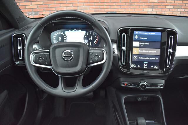 Volvo XC40 B3 177PK Momentum Business | Schuif-/kanteldak | Climate Pack | Park Assist Pack |
