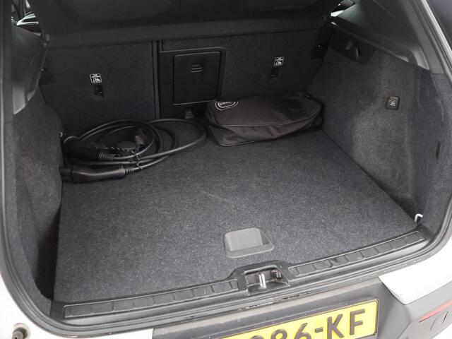 Volvo XC40 RECHARGE P8 408 PK AWD R-DESIGN + 19 INCH | ADAPTIVE CRUISE | APPLE CARPLAY | ANDROID AUTO