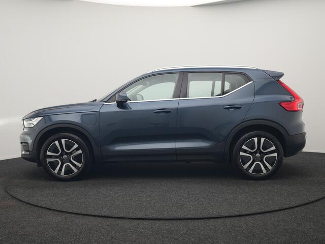 Volvo XC40 T4 Recharge Inscription 211pk PHEV Dealer O.H. | Trekhaak Af Fabriek | Adaptive Cruise | 360 Camera | Lederen Sportstoelen Memory & Verwarmd | Stuur Verwarmd | Apple Carplay | Keyless | Blis | Navigatie | DAB | Plug In Hybrid