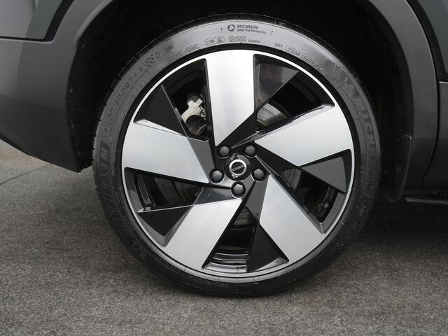 Volvo XC40 Recharge Plus 70 kWh - Volledig Elektrisch - 20 inch velgen - Achteruitrijcamera - Apple Carplay - Android Auto - Stoel- en Stuurverwarming