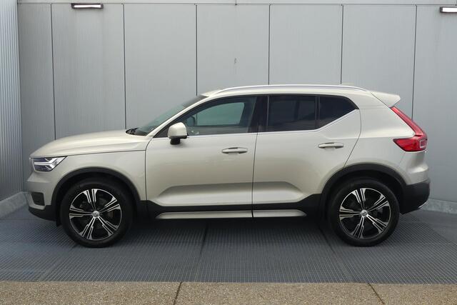 Volvo XC40 2.0 T4 AWD Inscription | Harman Kardon Audio | Four-C Demping | Trekhaak | Panoramadak | Elektrisch Verstelbare Voorstoelen | Achteruitrijcamera | Keyless Entry | Elektrische Achterklep | LED Koplampen Adaptief | Navigatie | BLIS | Cruise Control Adaptief