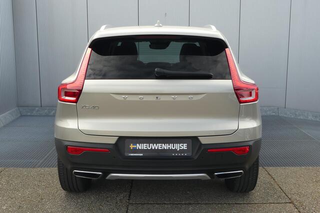 Volvo XC40 2.0 T4 AWD Inscription | Harman Kardon Audio | Four-C Demping | Trekhaak | Panoramadak | Elektrisch Verstelbare Voorstoelen | Achteruitrijcamera | Keyless Entry | Elektrische Achterklep | LED Koplampen Adaptief | Navigatie | BLIS | Cruise Control Adaptief