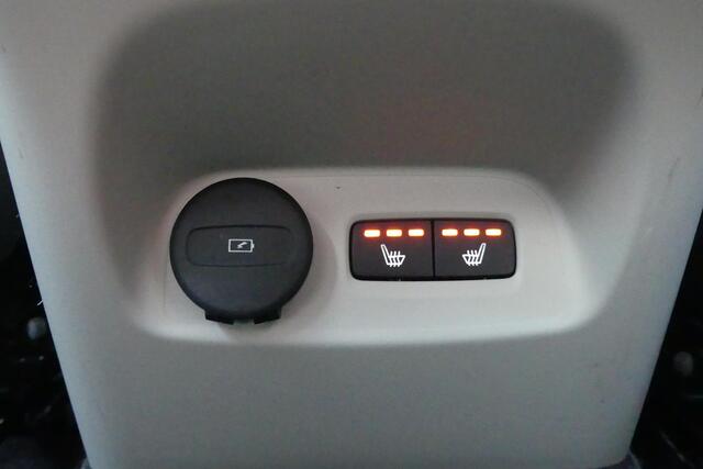 Volvo XC40 2.0 T4 AWD Inscription | Harman Kardon Audio | Four-C Demping | Trekhaak | Panoramadak | Elektrisch Verstelbare Voorstoelen | Achteruitrijcamera | Keyless Entry | Elektrische Achterklep | LED Koplampen Adaptief | Navigatie | BLIS | Cruise Control Adaptief