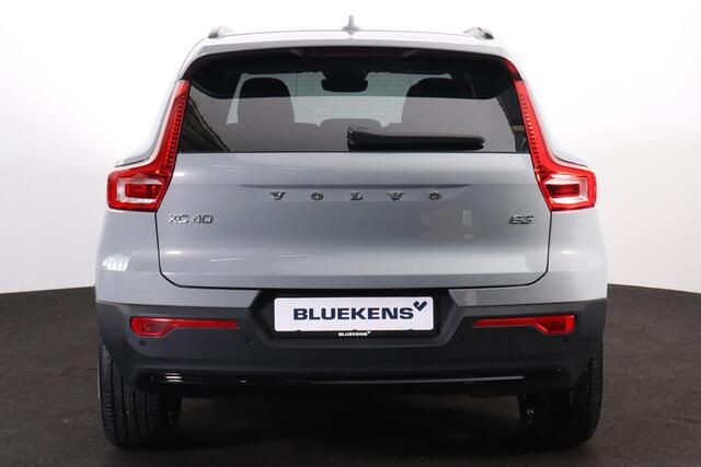 Volvo XC40 B3 Plus Dark - Panorama/schuifdak - IntelliSafe Assist & Surround - Harman/Kardon audio - Adaptieve LED koplampen - Parkeercamera achter - Parkeersensoren voor & achter - Elektr. bedienb. voorstoelen met geheugen links - Draadloze tel. lader - Extra getin