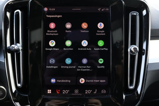 Volvo XC40 B3 Plus Dark - Panorama/schuifdak - IntelliSafe Assist & Surround - Harman/Kardon audio - Adaptieve LED koplampen - Parkeercamera achter - Parkeersensoren voor & achter - Elektr. bedienb. voorstoelen met geheugen links - Draadloze tel. lader - Extra getin