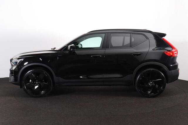 Volvo XC40 B3 Plus Black Edition - Panorama/schuifdak - IntelliSafe Assist & Surround - 360º Camera - Harman/Kardon audio - Verwarmde voorstoelen & stuur - Parkeersensoren voor & achter - Elektr. bedienb. voorstoelen met geheugen links - Draadloze tel. lader - Extra