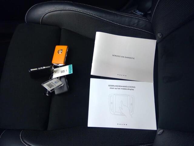 Volvo XC40 Recharge P8 AWD R-Design- SOH 89%, Trekhaak, Design Colour, Stuur/Stoelverwarming, Carplay, Android Auto