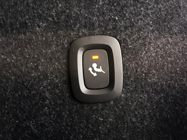 Volvo XC40 Recharge Plus 70 kWh | Parkeercamera | Stoel- en Stuurverwarming | Trekhaak