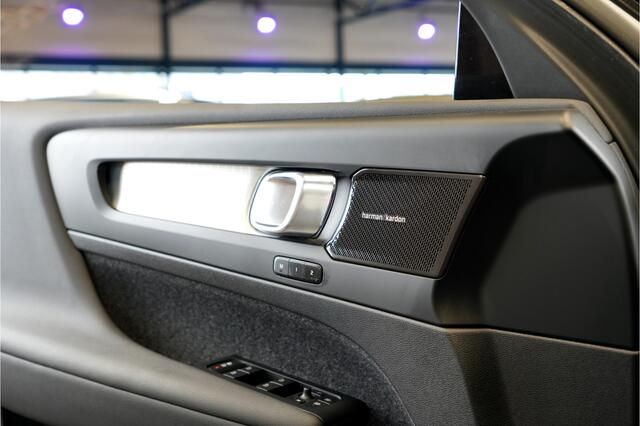 Volvo XC40 1.5 T5 Plug-in Hybrid 193kW/262pk DCT7 Plus Dark Facelift!! HARMAN/KARDON + SPORTSTOELEN + CRUISE + CAMERA + NAVI SENSUS + LANE ASSIST + EL.STOELEN + STOEL-&STUURVERWARMING + KEYLESS ENTRY&GO + PARKSENSOREN V&A + 18" LM-VELGEN!!