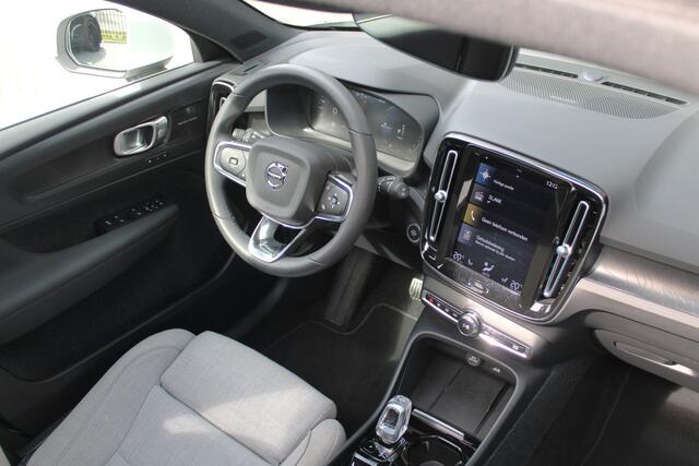 Volvo XC40 1.5 T5 Plug-in hybrid Ultimate Bright - Pano - Trekhaak - Stoel/Stuurverwarming - BLIS - Pilot Assist - 360 Camera - Rijklaar