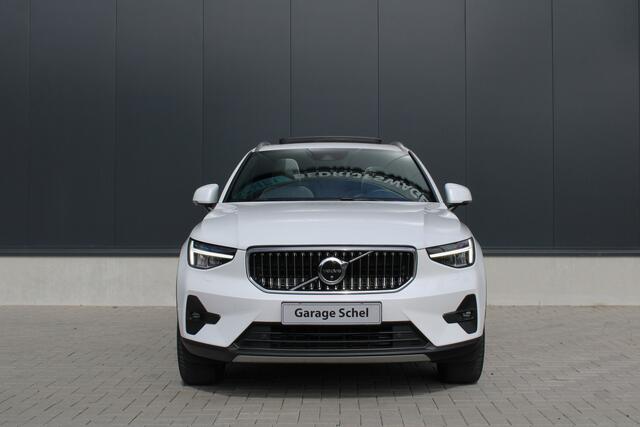 Volvo XC40 1.5 T5 Plug-in hybrid Ultimate Bright - Pano - Trekhaak - Stoel/Stuurverwarming - BLIS - Pilot Assist - 360 Camera - Rijklaar