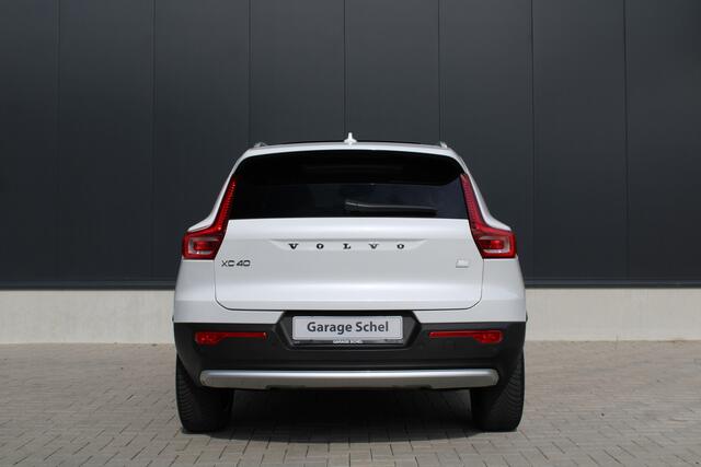 Volvo XC40 1.5 T5 Plug-in hybrid Ultimate Bright - Pano - Trekhaak - Stoel/Stuurverwarming - BLIS - Pilot Assist - 360 Camera - Rijklaar