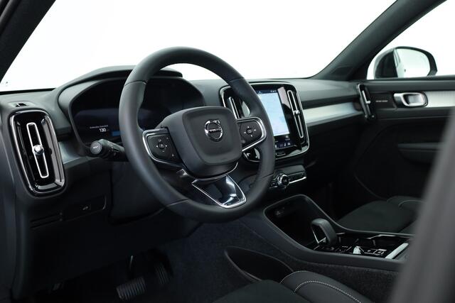 Volvo XC40 2.0 B3 Plus Black Edition | Rijklaar! | S/K-Dak | Harman/Kardon | Bliss | Stuur-stoel+Voorruitverw. | 360*+PDC | Memory | Nav+App.Connect | Elek. Klep V