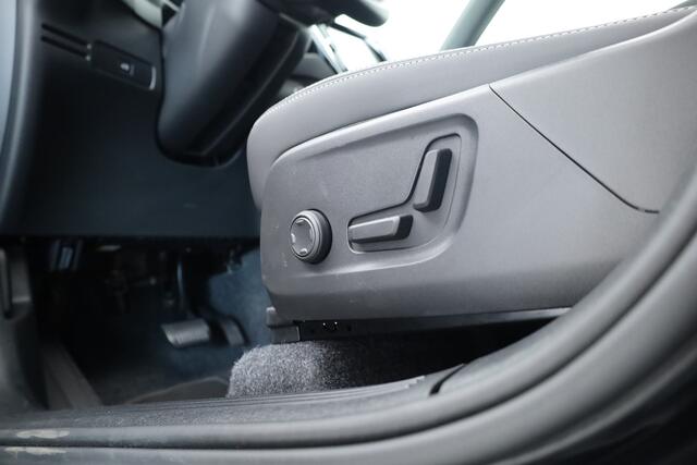 Volvo XC40 2.0 B3 Plus Black Edition | Rijklaar! | S/K-Dak | Harman/Kardon | Bliss | Stuur-stoel+Voorruitverw. | 360*+PDC | Memory | Nav+App.Connect | Elek. Klep V