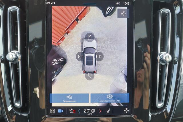 Volvo XC40 B3 Core - IntelliSafe Assist & Surround - 360º Camera - Verwarmde voorstoelen & stuur - Parkeersensoren voor & achter - Draadloze tel. lader - Extra getint glas - Elektr. inklapbare trekhaak - 18' LMV