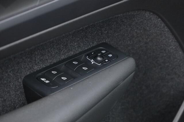 Volvo XC40 Recharge Core 70 kWh | Stoel-Stuurverw. | Cruise | Nav+App.Connect | Camera+PDC | All-Season | Getinte Ruiten | Elek. Spiegels | ACC | LED | Alcantara V