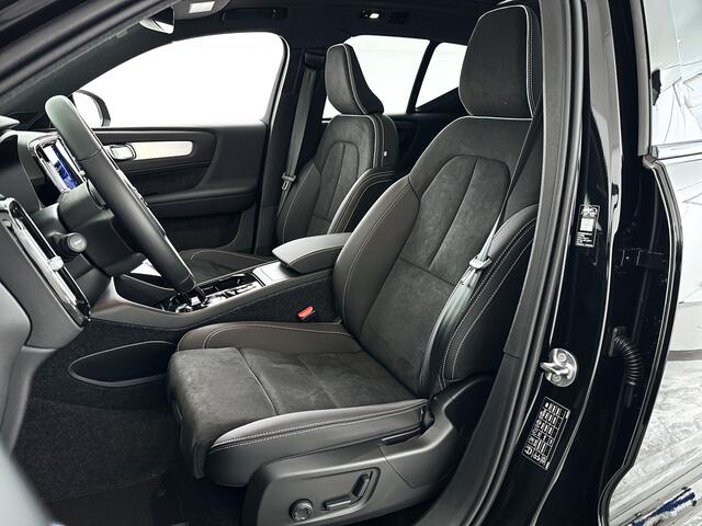 Volvo XC40 B4 Plus Black Edition | Panoramadak | 360° camera | Harman Kardon | Stoel- en Stuurverwarming | Trekhaak
