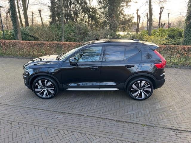 Volvo XC40 Recharge P8 AWD R-Design 408pk SOH 91,9%/Warmtepomp/Trekhaak/Pano/Acarplay/Fabrieksgarantie