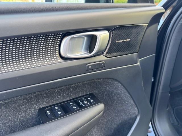 Volvo XC40 Recharge P8 AWD R-Design 408pk SOH 91,9%/Warmtepomp/Trekhaak/Pano/Acarplay/Fabrieksgarantie