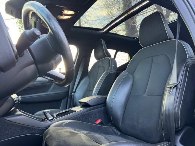 Volvo XC40 Recharge P8 AWD R-Design 408pk SOH 91,9%/Warmtepomp/Trekhaak/Pano/Acarplay/Fabrieksgarantie