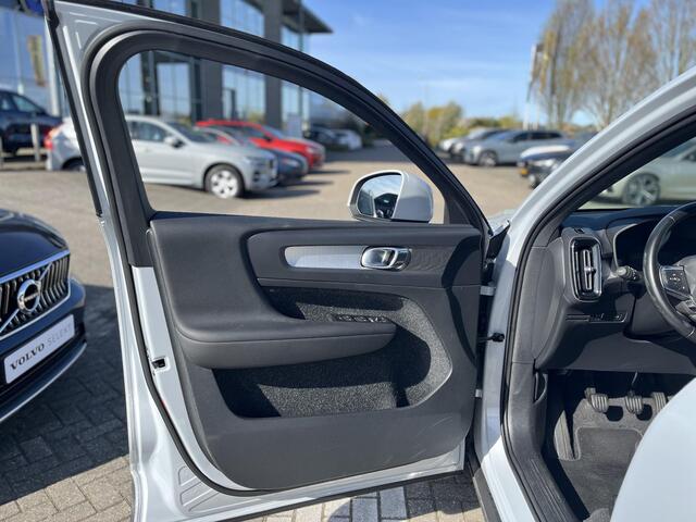 Volvo XC40 T2 Momentum Pro | Parkeercamera | Keyless Entry | Handgeschakeld |