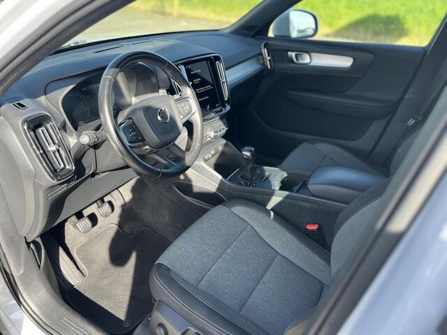 Volvo XC40 T2 Momentum Pro | Parkeercamera | Keyless Entry | Handgeschakeld |