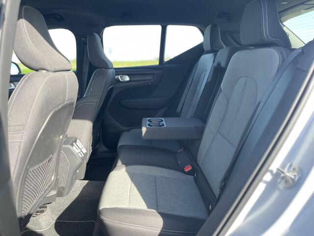 Volvo XC40 T2 Momentum Pro | Parkeercamera | Keyless Entry | Handgeschakeld |