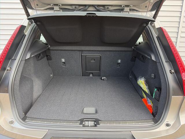 Volvo XC40 T2 Aut. Inscription / Park Assist Line / Trekhaak semi elektrisch / Amber leder /