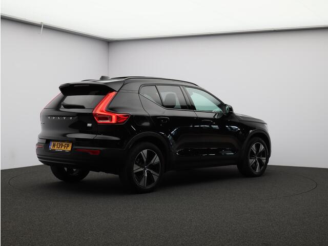 Volvo XC40 T5 262PK Recharge R-Design / Panorama Dak / Trekhaak / 360gr Camera / Elekt. Verstelbare Stoelen / Verwarmbare Voorstoelen + Stuurwiel /