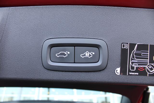 Volvo XC40 Recharge P8 AWD R-Design | Verw. Stoel & Stuurwiel | Schuif/kanteldak | Adapt. Cruise | Warmtepomp | BLIS | Camera |