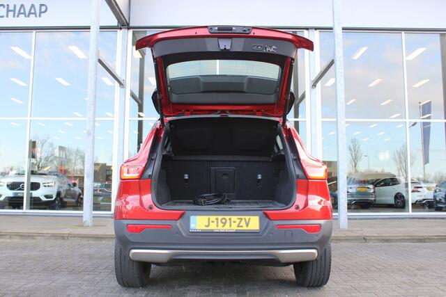 Volvo XC40 Recharge P8 AWD R-Design | Verw. Stoel & Stuurwiel | Schuif/kanteldak | Adapt. Cruise | Warmtepomp | BLIS | Camera |