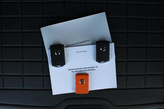 Volvo XC40 Recharge P8 AWD R-Design | Verw. Stoel & Stuurwiel | Schuif/kanteldak | Adapt. Cruise | Warmtepomp | BLIS | Camera |
