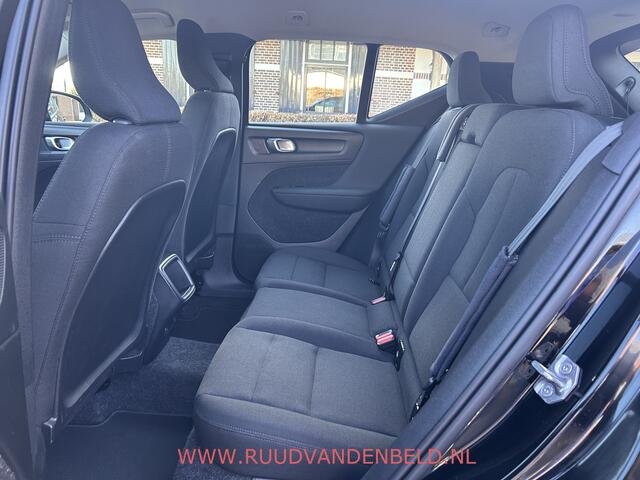 Volvo XC40 1.5 T2 Momentum Core TREKHAAK / STUUR+STOELVERWARMING / CARPLAY / CRUISE
