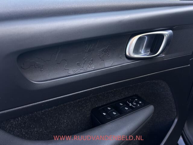 Volvo XC40 1.5 T2 Momentum Core TREKHAAK / STUUR+STOELVERWARMING / CARPLAY / CRUISE