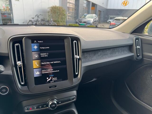 Volvo XC40 1.5 T2 Momentum Core - camera - navi - elec. achterklep