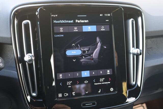 Volvo XC40 Recharge Core 70 kWh SOH 98% NL-Auto!! Stuur+Stoelverw. I Camera I Carplay -- 2e PAASDAG OPEN 11.00 t/m 16.00 UUR --