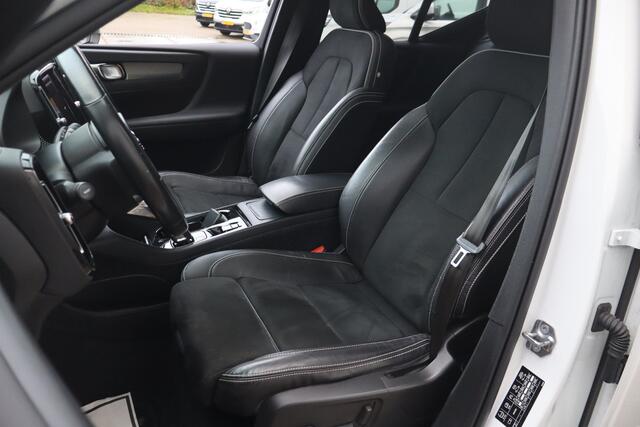 Volvo XC40 1.5 T3 R-Design NL-Auto!! Panoramadak I Camera I Apple Car-Play -- 2e PAASDAG OPEN 11.00 t/m 16.00 UUR --