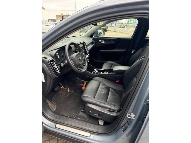 Volvo XC40 1.5 T4 Plug-in Hybrid Plus Bright | PHEV | Lederen Bekleding | Navigatie | Apple Carplay | Android Auto | Achteruitrijcamera | Elektrisch Verstelbare Voorstoelen | Stoelverwarming | Keyless Entry | BLIS | Cruise Control Adaptief
