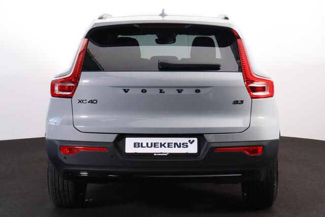 Volvo XC40 B3 Ultra Black Edition - Panorama/schuifdak - IntelliSafe Assist & Surround - 360º Camera - Harman/Kardon audio - LED Pixel koplampen - Verwarmde voorstoelen & stuur - Parkeersensoren voor & achter - Elektr. bedienb. voorstoelen met geheugen links - Draad