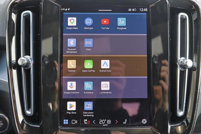 Volvo XC40 B3 Plus Black Edition - Panorama/schuifdak - IntelliSafe Assist & Surround - 360º Camera - Harman/Kardon audio - Verwarmde voorstoelen & stuur - Parkeersensoren voor & achter - Elektr. bedienb. voorstoelen met geheugen links - Draadloze tel. lader - Extra